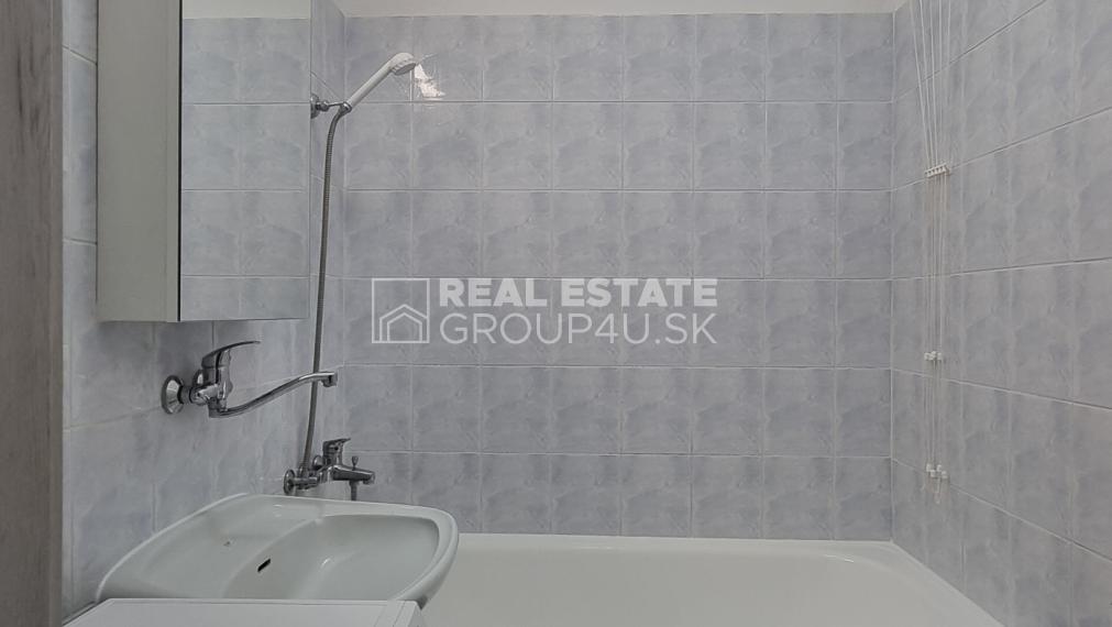 PRENÁJOM: 2 IZ ZREKONŠTRUOVANÝ A ZARIADENÝ BYT - POV. BYSTRICA