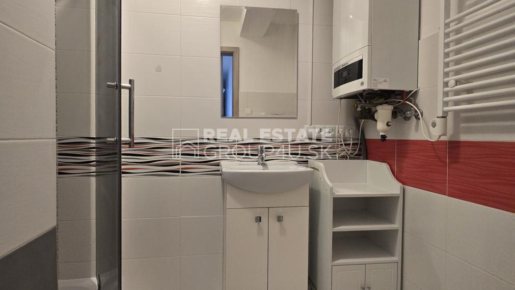 PRENÁJOM - 2 IZ BYT V CENTRE MESTA - PÚCHOV