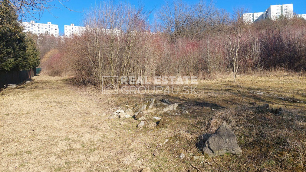 PREDAJ: INVESTIČNÁ PRÍLEŽITOSŤ PRE DEVELOPERA - POZEMKY POV. BYSTRICA