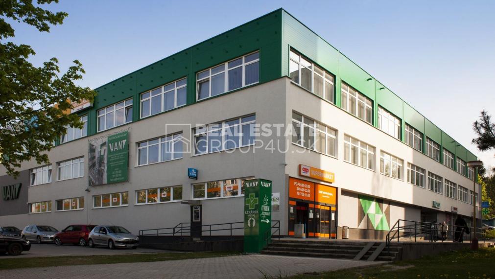 PRENÁJOM: kancelárske priestory, polyfunkčná budova, Pov. Bystrica - od 21,52 m2