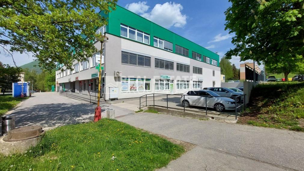 PRENÁJOM: kancelárske priestory, polyfunkčná budova, Pov. Bystrica - od 21,52 m2