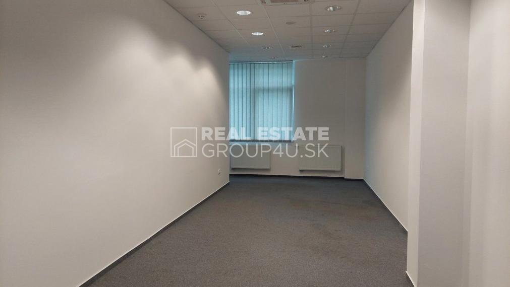 PRENÁJOM: kancelárske priestory, polyfunkčná budova, Pov. Bystrica - od 21,52 m2
