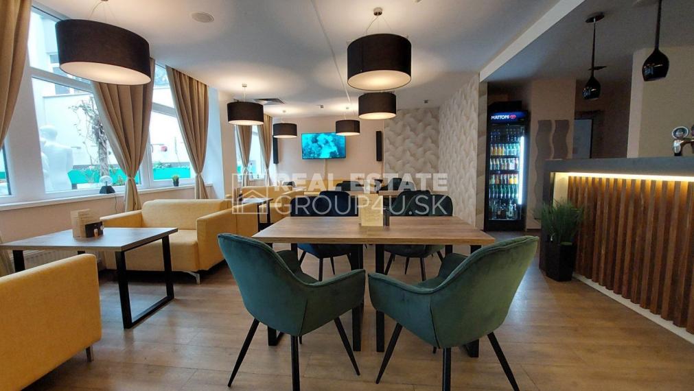 PRENÁJOM: kancelárske priestory, polyfunkčná budova, Pov. Bystrica - od 21,52 m2