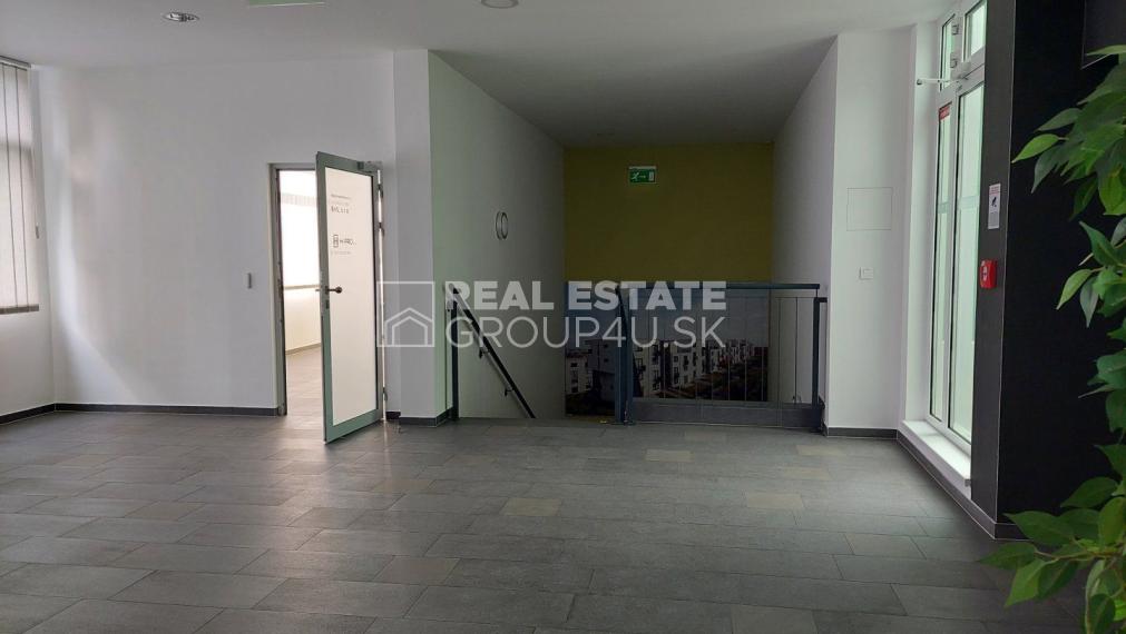 PRENÁJOM: administratívne priestory Pov. Bystrica, Hliny