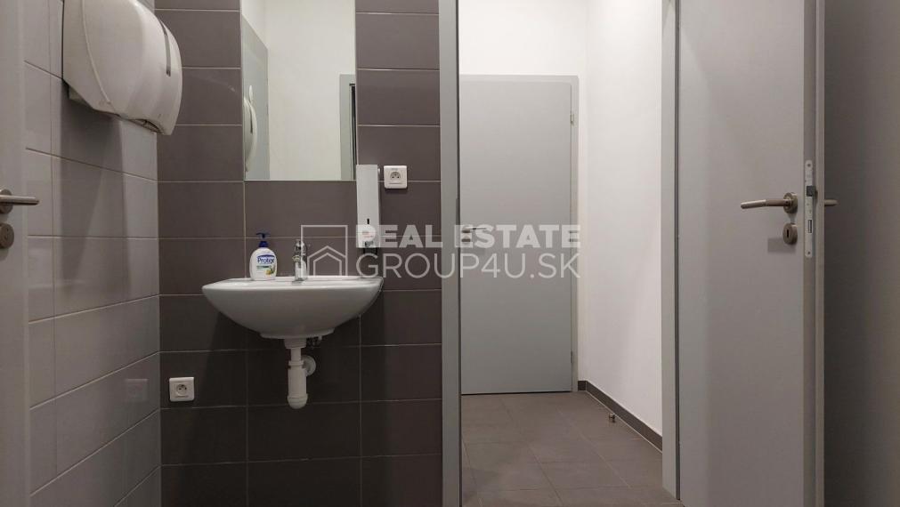 PRENÁJOM: administratívne priestory Pov. Bystrica, Hliny