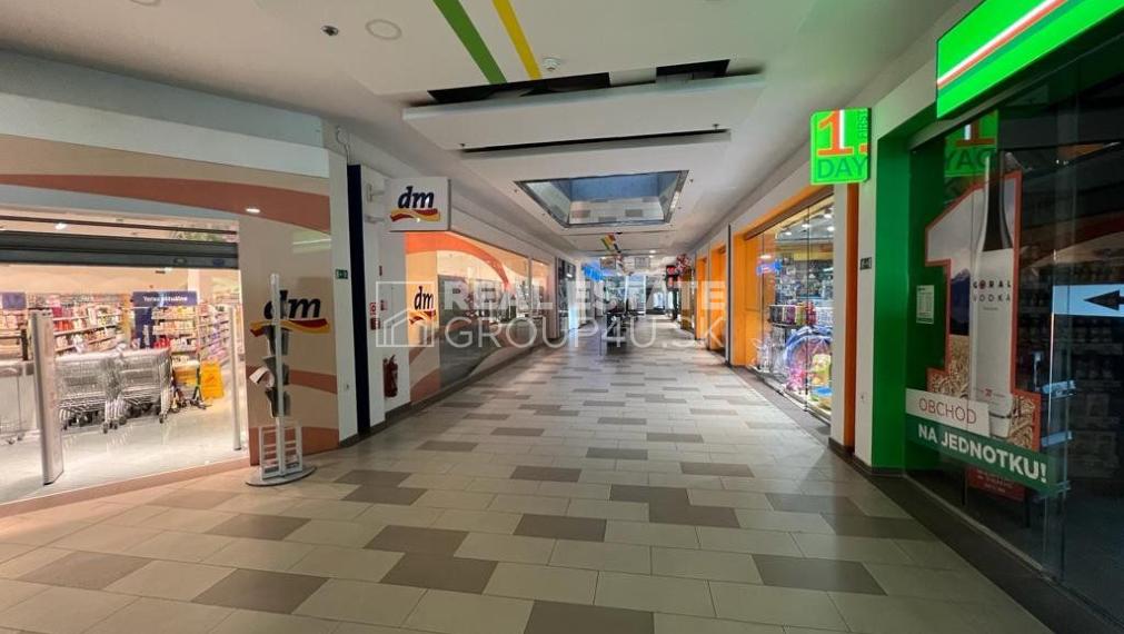 PRENÁJOM: obchodný priestor - nákupné centrum LIPTOVSKÝ MIKULÁŠ