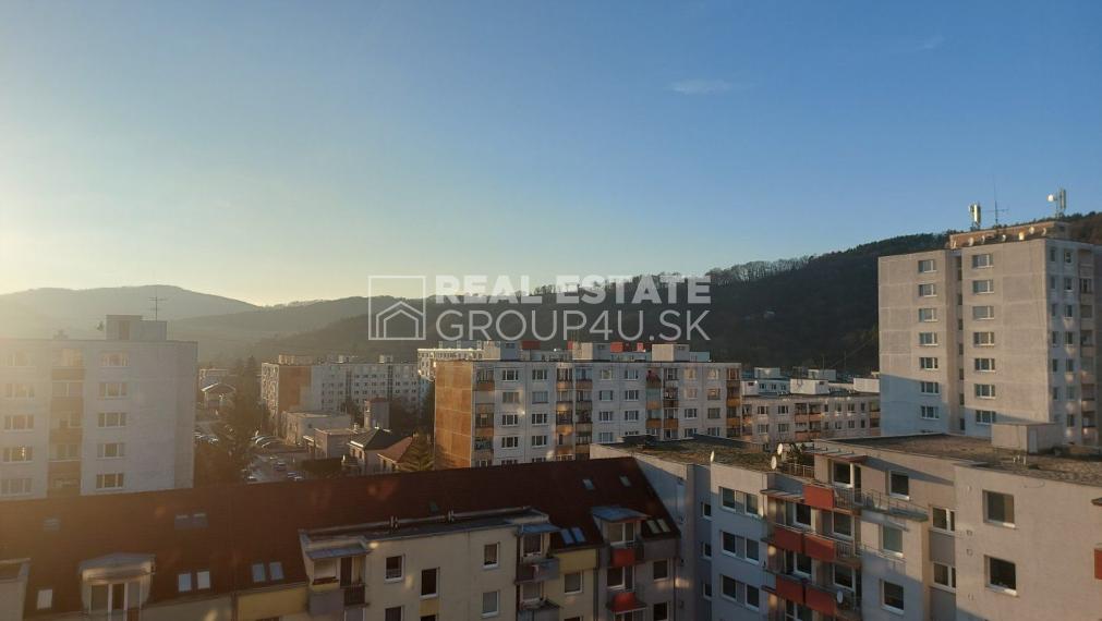 PREDAJ-3 IZ. BYT PÚCHOV, NÁM. SLOBODY