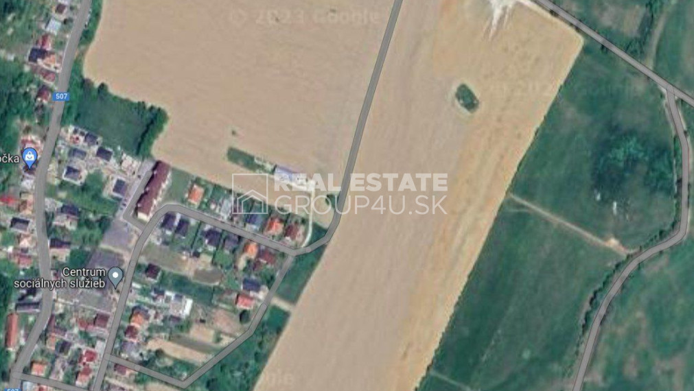 POZEMOK S ROD. DOMOM - SKALKA NAD VÁHOM