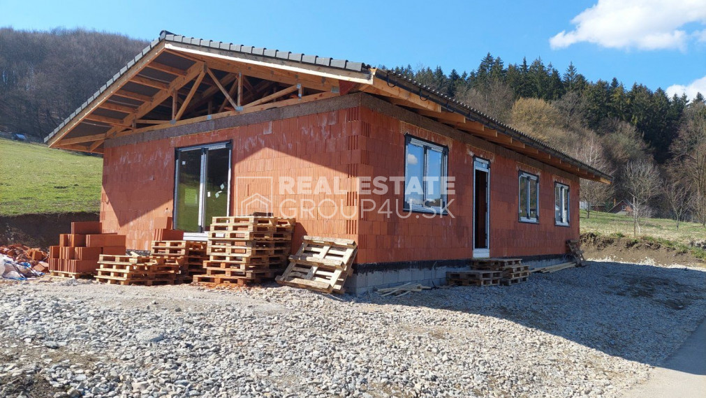 PREDAJ: NOVOSTAVBA - 4 IZBOVÝ RODINNÝ DOM S POZEMKOM, Kotešová