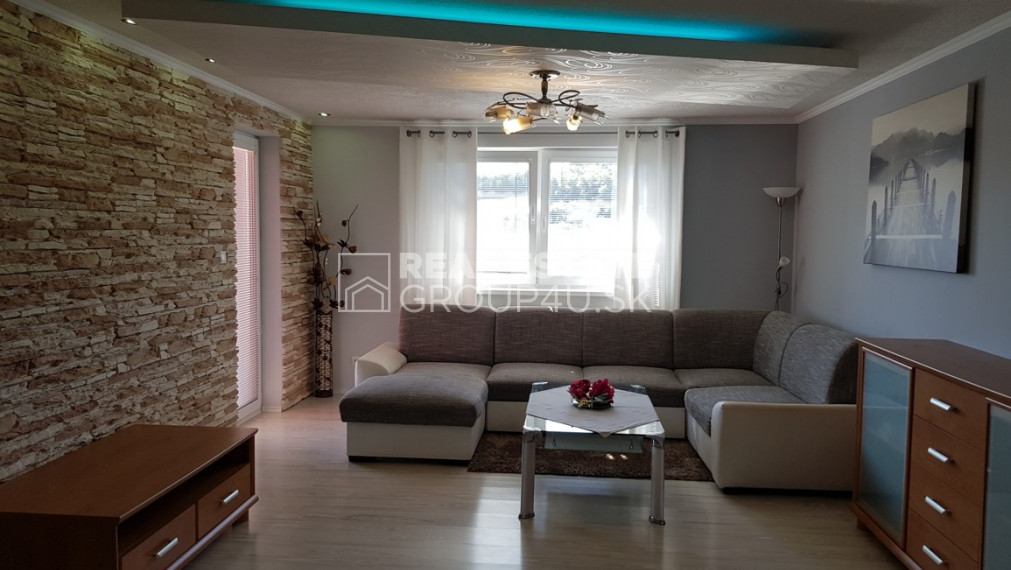 PREDANÉ - 3 IZ PODPIVNIČENÝ BUNGALOV S GARÁŽOU A WELLNESS - SVEREPEC