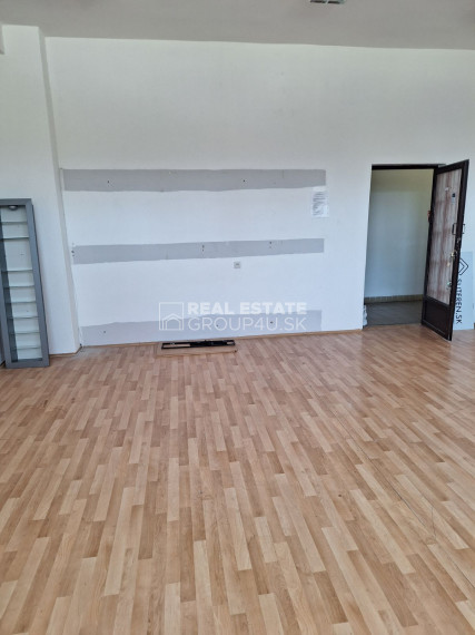 PRENÁJOM: DVA NEBYTOVÉ PRIESTORY  - CENTRUM DUBNICA n/V