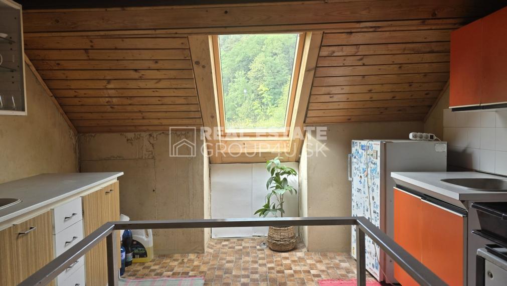 ZNÍŽENÁ CENA - MALEBNÁ DREVENICA  S POZEMKOM - LAZY pod MAKYTOU