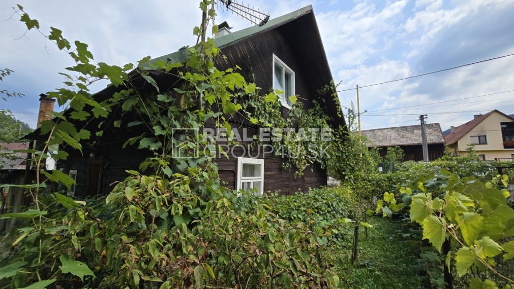 ZNÍŽENÁ CENA - MALEBNÁ DREVENICA  S POZEMKOM - LAZY pod MAKYTOU