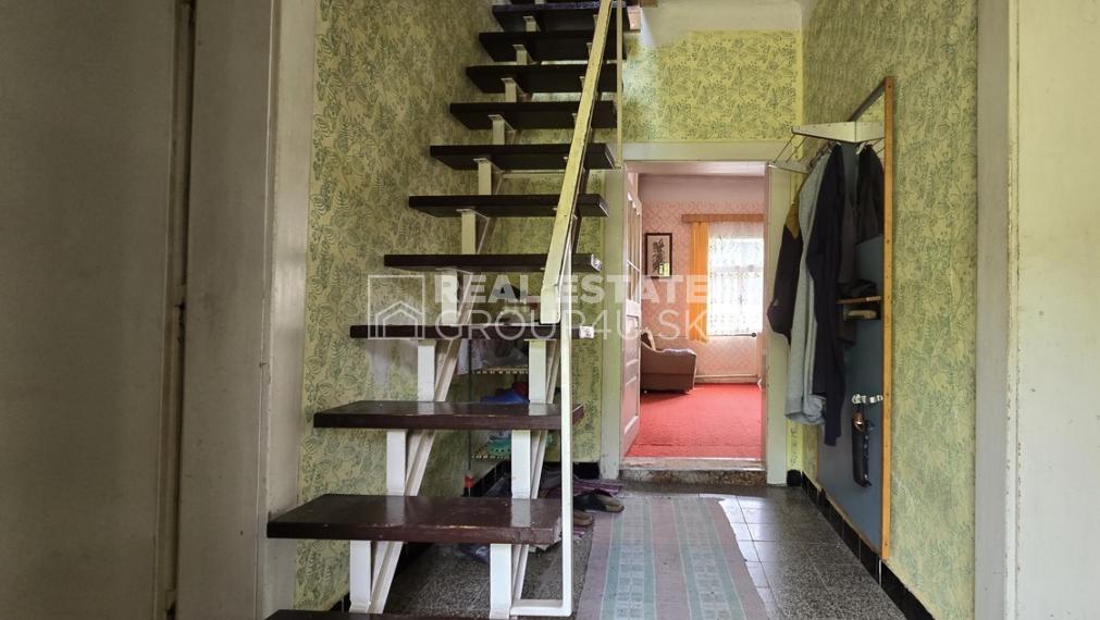 ZNÍŽENÁ CENA - MALEBNÁ DREVENICA  S POZEMKOM - LAZY pod MAKYTOU