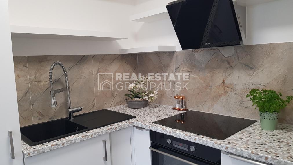 REZERVOVANÉ - NA PREDAJ 1,5 IZBOVÝ BYT S PREDZÁHRADKOU NA ROZKVETE