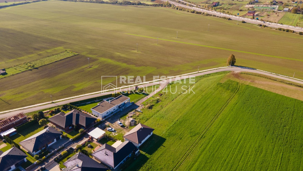 4IZ BUNGALOV 149 m2 NA SLNEČNOM POZEMKU - 184 900.-€