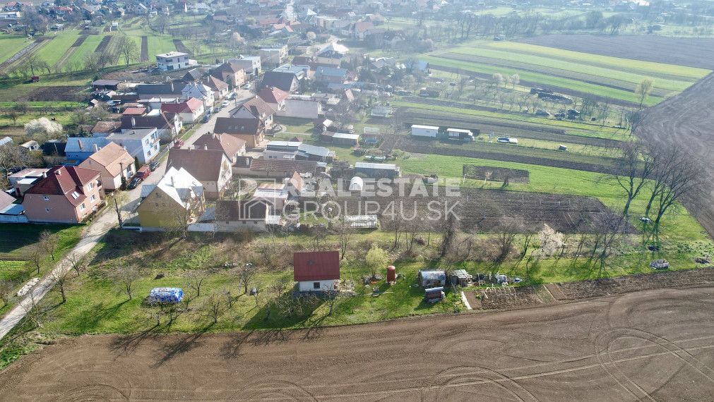 POZEMOK PRE RODINNÝ DOM V POKOJNEJ ČASTI - TRENČÍN - ZÁBLATIE