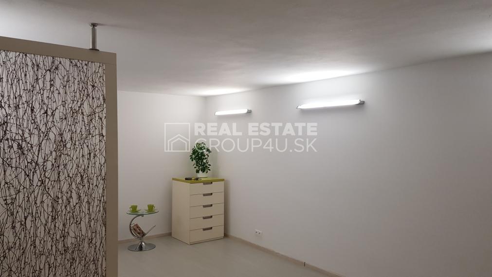 PRENÁJOM - VEĽKOMETRÁŽNY 2IZ BYT V RODINNOM DOME NA DEDOVCI