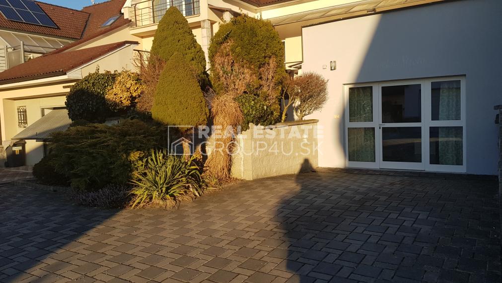 PRENÁJOM - VEĽKOMETRÁŽNY 2IZ BYT V RODINNOM DOME NA DEDOVCI