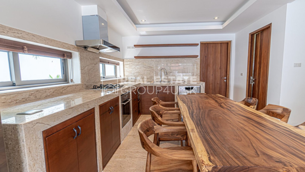 THAJSKO - 4 spálňová luxusná vila s bazénom