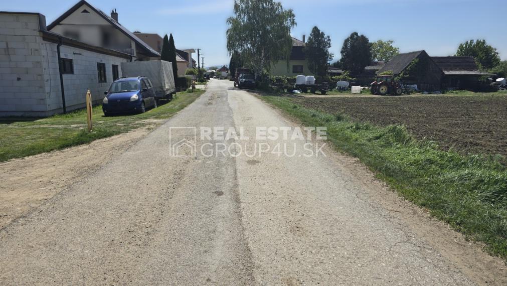 PREDAJ:  MODERNÝ RD S POZEMKOM - TRENČÍN