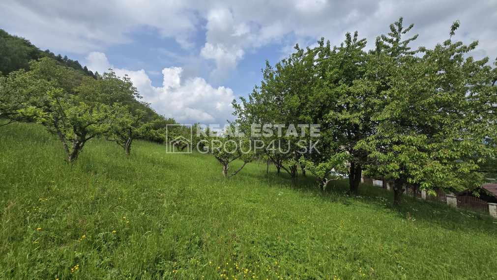 POZEMOK POD RD S PEKNÝMI VÝHĽADMI - MILOCHOV
