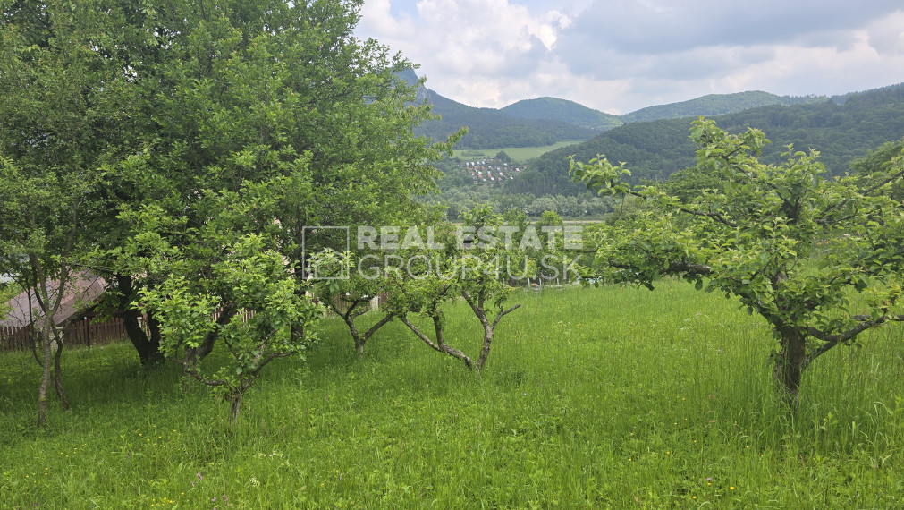 POZEMOK POD RD S PEKNÝMI VÝHĽADMI - MILOCHOV