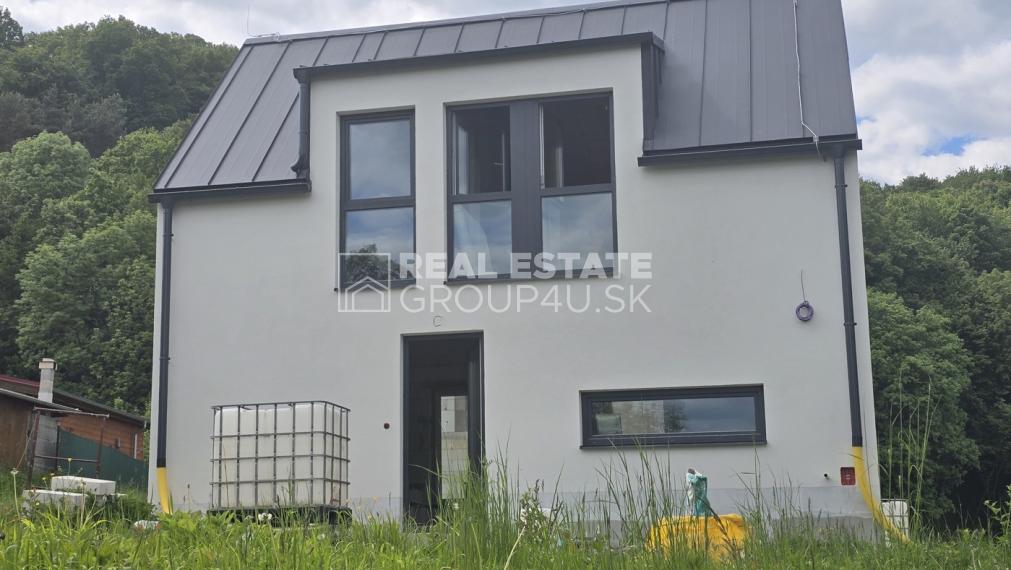 2-PODLAŽNÝ DOM S POZEMKOM V PEKNOM PROSTREDÍ