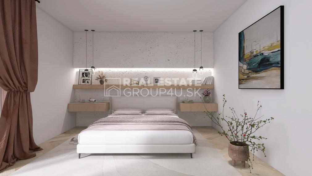 BULGALOV NA SLNEČNOM ROVINATOM POZEMKU - SLAVNICA