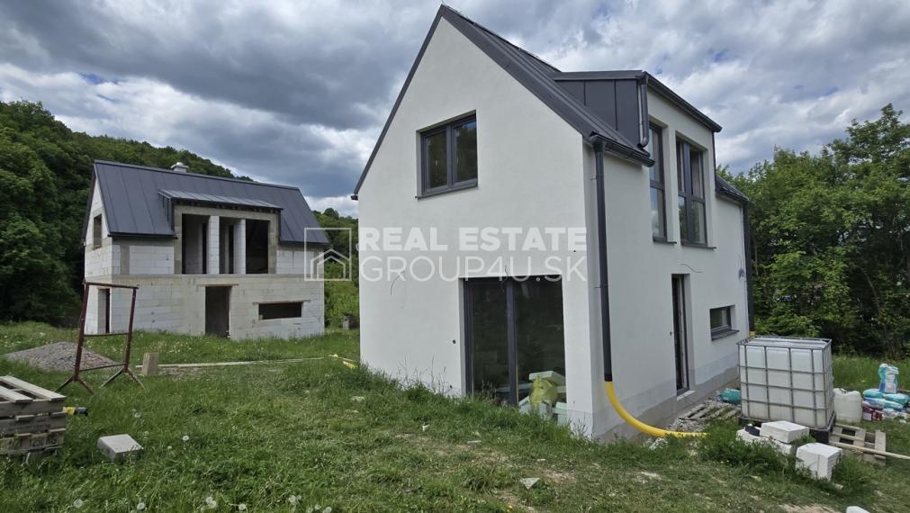 PREDAJ: HRUBÁ STAVBA 2 PODLAŽNÉHO RD