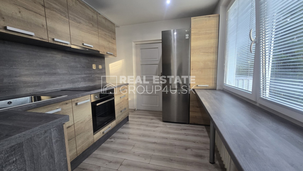 ZNÍŽENÁ CENA -  4IZ. BYT ZA CENU 3IZ. S PEKNOU DISPOZÍCIOU - PÚCHOV