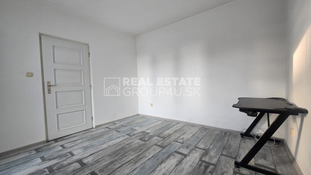 PREDAJ: ZREKONŠTRUOVANÝ 4 IZBOVÝ BYT S VÝMEROU 79 M2 - ul. Mojmírova PÚCHOV