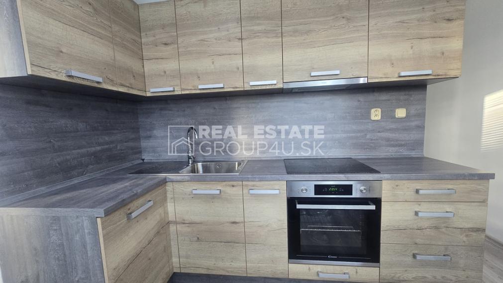 PREDAJ: ZREKONŠTRUOVANÝ 4 IZBOVÝ BYT S VÝMEROU 79 M2 - ul. Mojmírova PÚCHOV