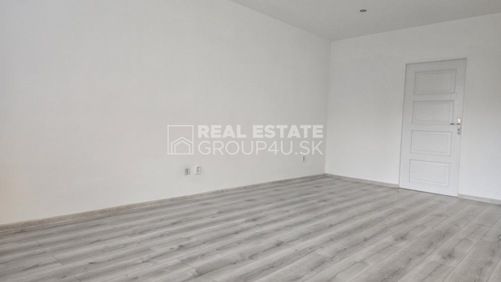 PREDAJ: ZREKONŠTRUOVANÝ 4 IZBOVÝ BYT S VÝMEROU 79 M2 - ul. Mojmírova PÚCHOV