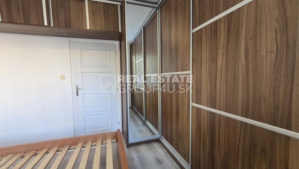 PREDAJ: ZREKONŠTRUOVANÝ 4 IZBOVÝ BYT S VÝMEROU 79 M2 - ul. Mojmírova PÚCHOV