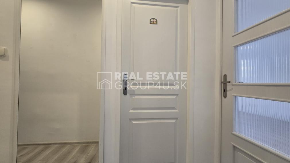 PREDAJ: ZREKONŠTRUOVANÝ 4 IZBOVÝ BYT S VÝMEROU 79 M2 - ul. Mojmírova PÚCHOV