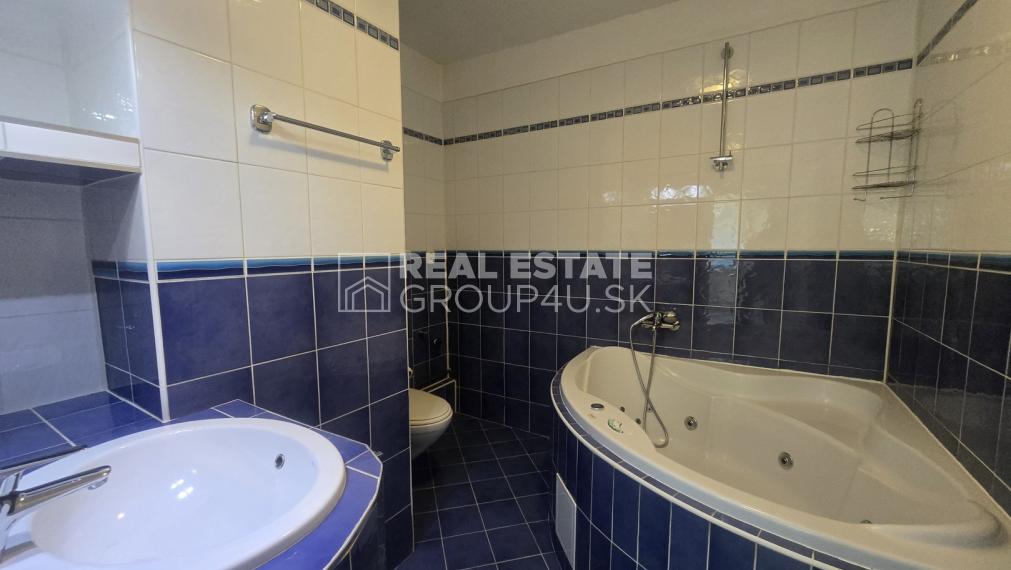 PREDAJ: ZREKONŠTRUOVANÝ 4 IZBOVÝ BYT S VÝMEROU 79 M2 - ul. Mojmírova PÚCHOV