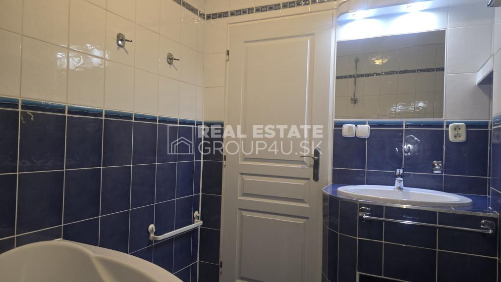 PREDAJ: ZREKONŠTRUOVANÝ 4 IZBOVÝ BYT S VÝMEROU 79 M2 - ul. Mojmírova PÚCHOV