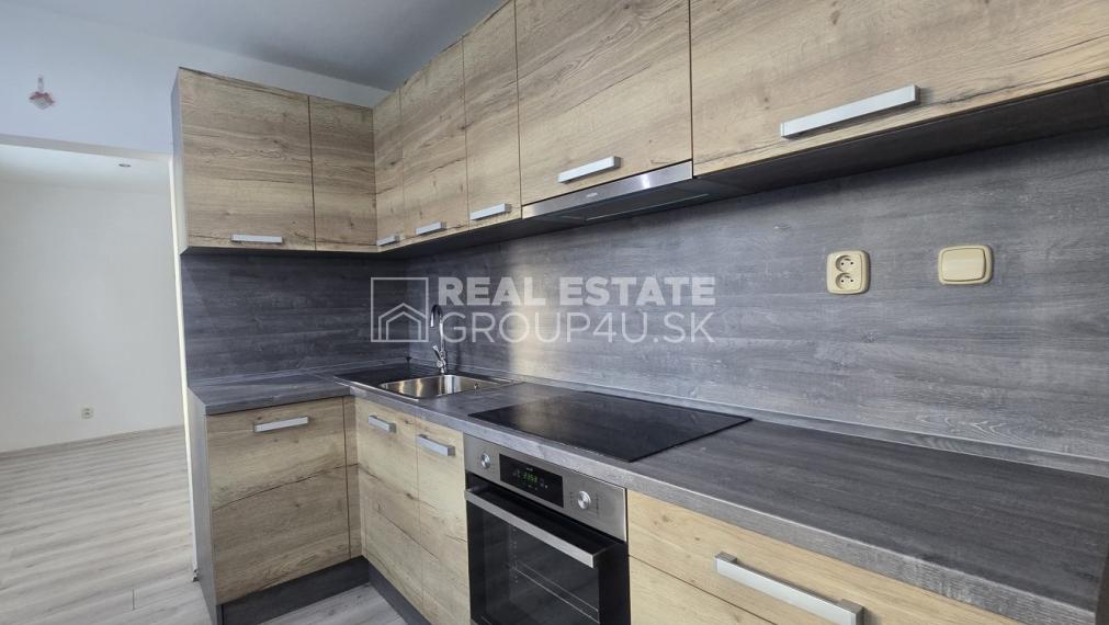 PREDAJ: ZREKONŠTRUOVANÝ 4 IZBOVÝ BYT S VÝMEROU 79 M2 - ul. Mojmírova PÚCHOV