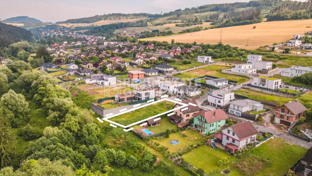 LUXUSNÁ VILA NA KĽÚČ NA LUKRATÍVNOM POZEMKU – BUDATÍN