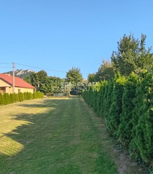 LUKRATÍVNY POZEMOK S VÝSTAVBOU BUNGALOVU NA KĽÚČ - BYTČA