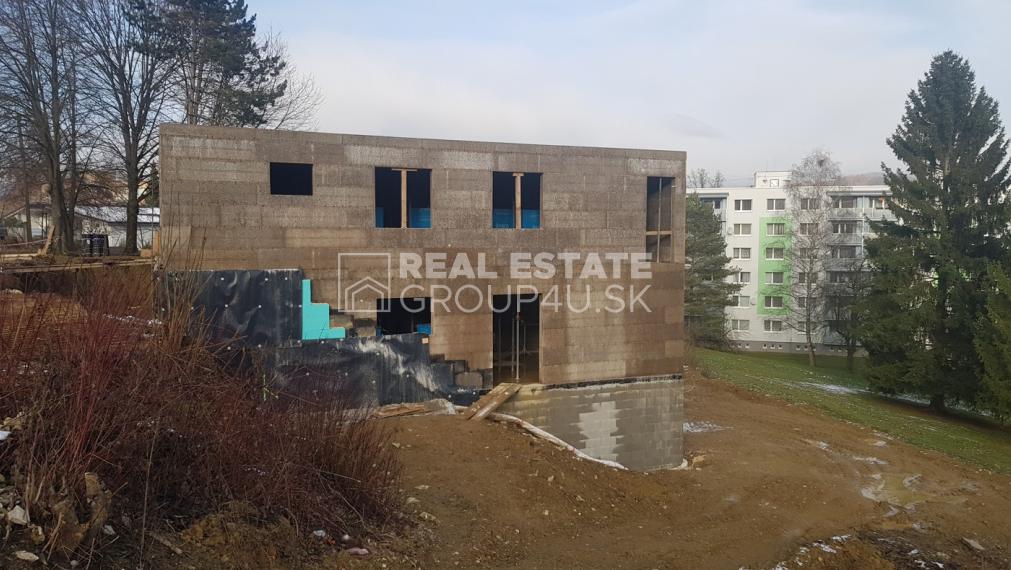 BÝVANIE NA HLINÁCH - MODERNÉ DOMY V TOP LOKALITE - UŽ LEN 4 VOĽNÉ