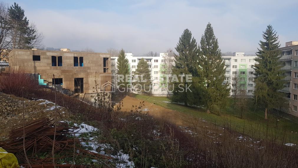 BÝVANIE NA HLINÁCH - MODERNÉ DOMY V TOP LOKALITE - UŽ LEN 4 VOĽNÉ