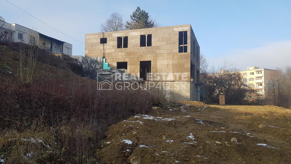 BÝVANIE NA HLINÁCH - MODERNÉ DOMY V TOP LOKALITE - UŽ LEN 4 VOĽNÉ