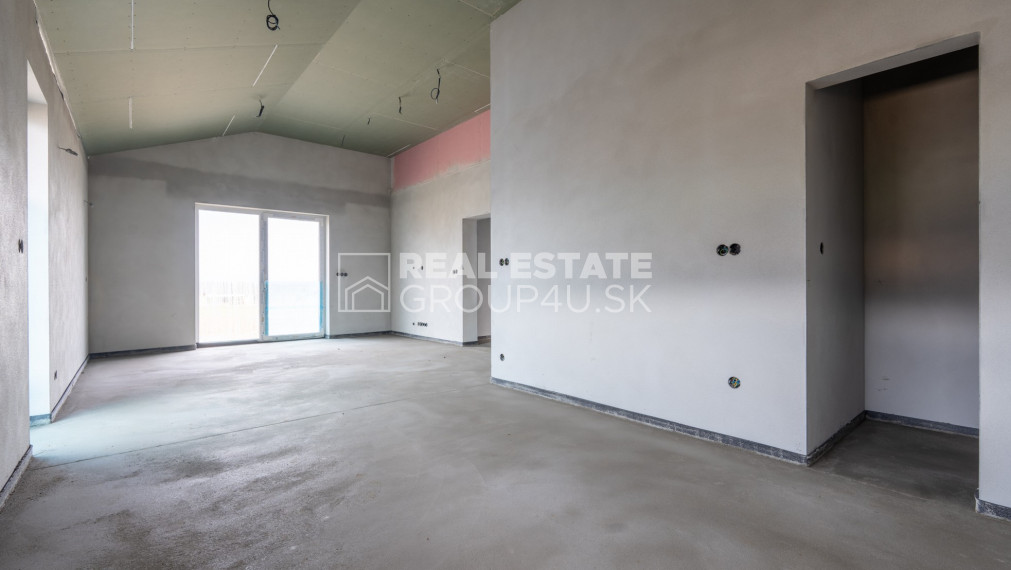 TR. JASTRABIE - HOLODOM SO ZAUJÍMAVOU DISPOZÍCIOU