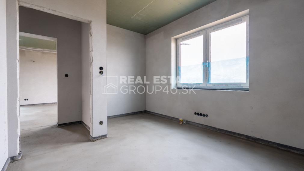 TR. JASTRABIE - HOLODOM SO ZAUJÍMAVOU DISPOZÍCIOU