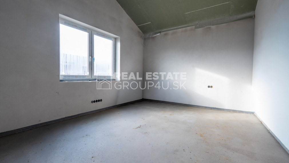 TR. JASTRABIE - HOLODOM SO ZAUJÍMAVOU DISPOZÍCIOU