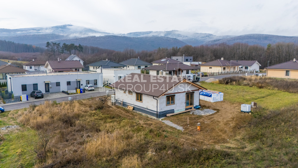 TR. JASTRABIE - HOLODOM SO ZAUJÍMAVOU DISPOZÍCIOU