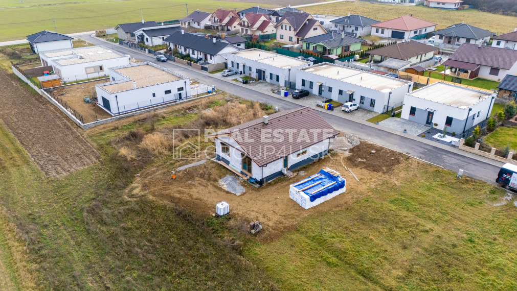 TR. JASTRABIE - HOLODOM SO ZAUJÍMAVOU DISPOZÍCIOU