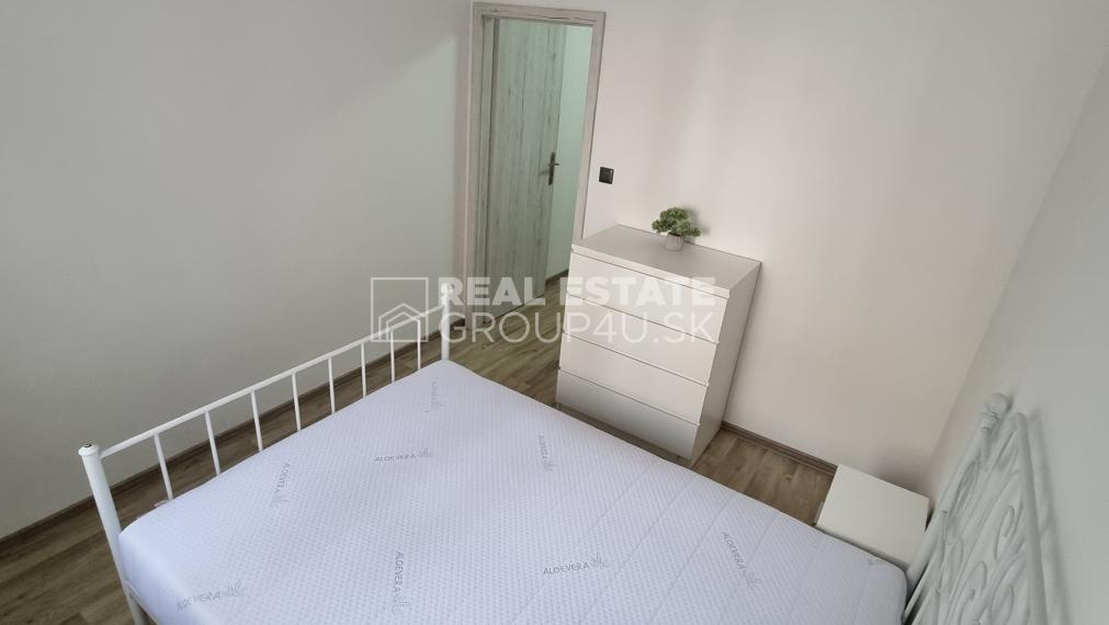 PRENÁJOM: 2 IZ ZREKONŠTRUOVANÝ A ZARIADENÝ BYT - POV. BYSTRICA